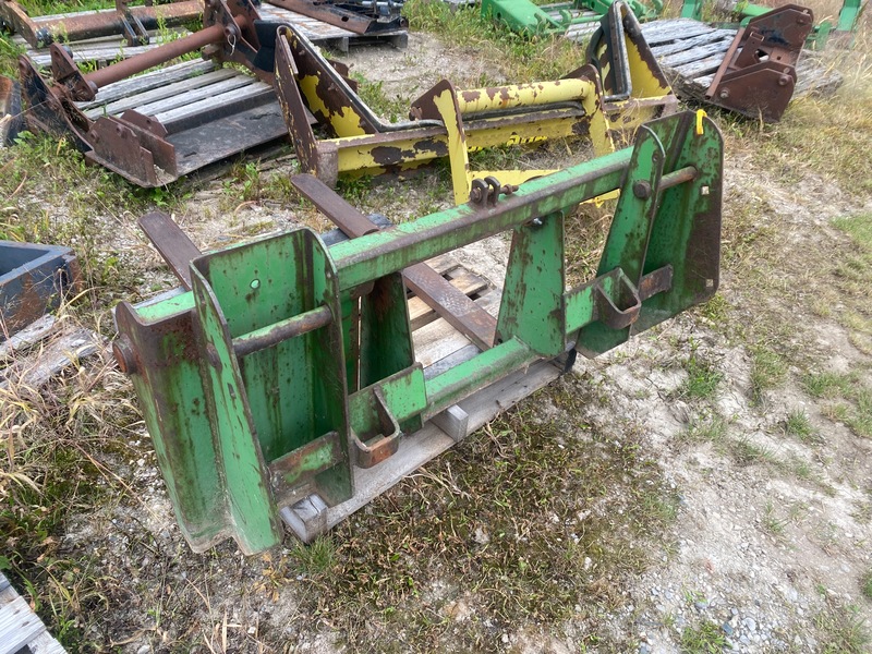 Attachments  John Deere Pallet Forks Photo